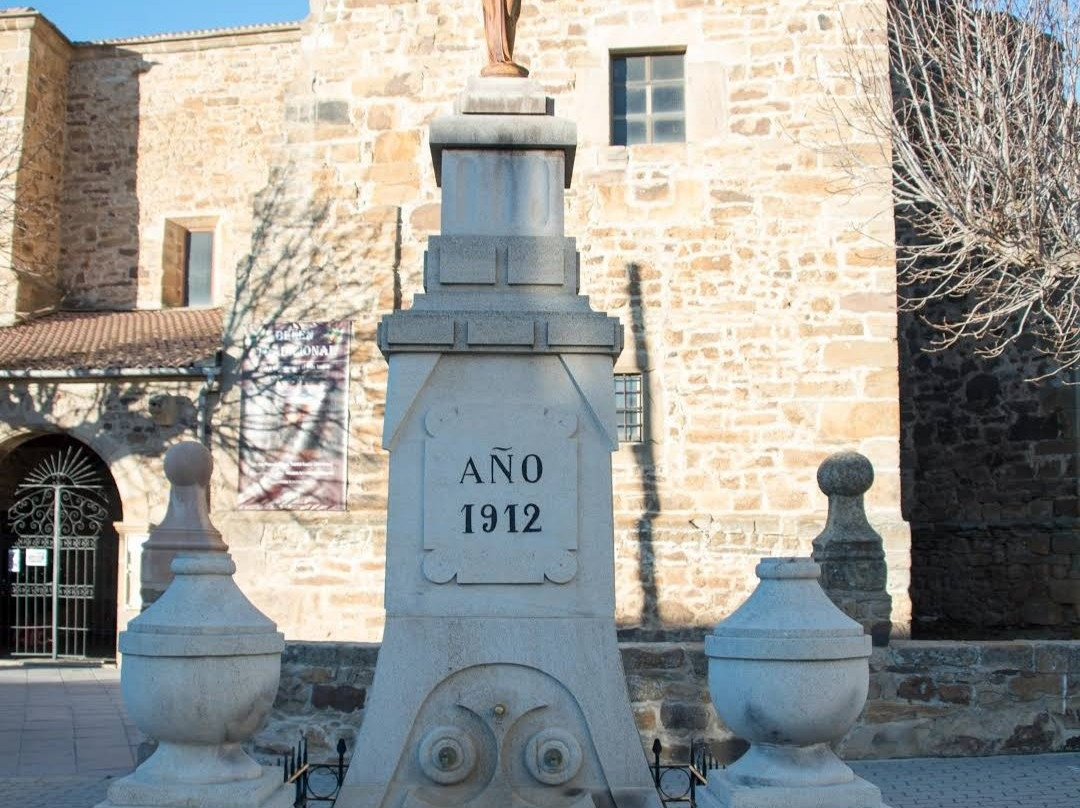Iglesia de Santa Lucia-Almarza必去景点