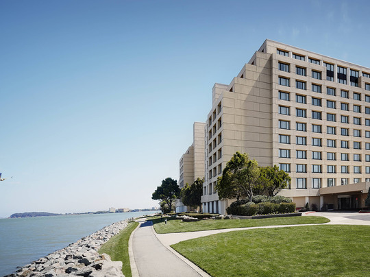 旧金山机场万豪水岸酒店主图