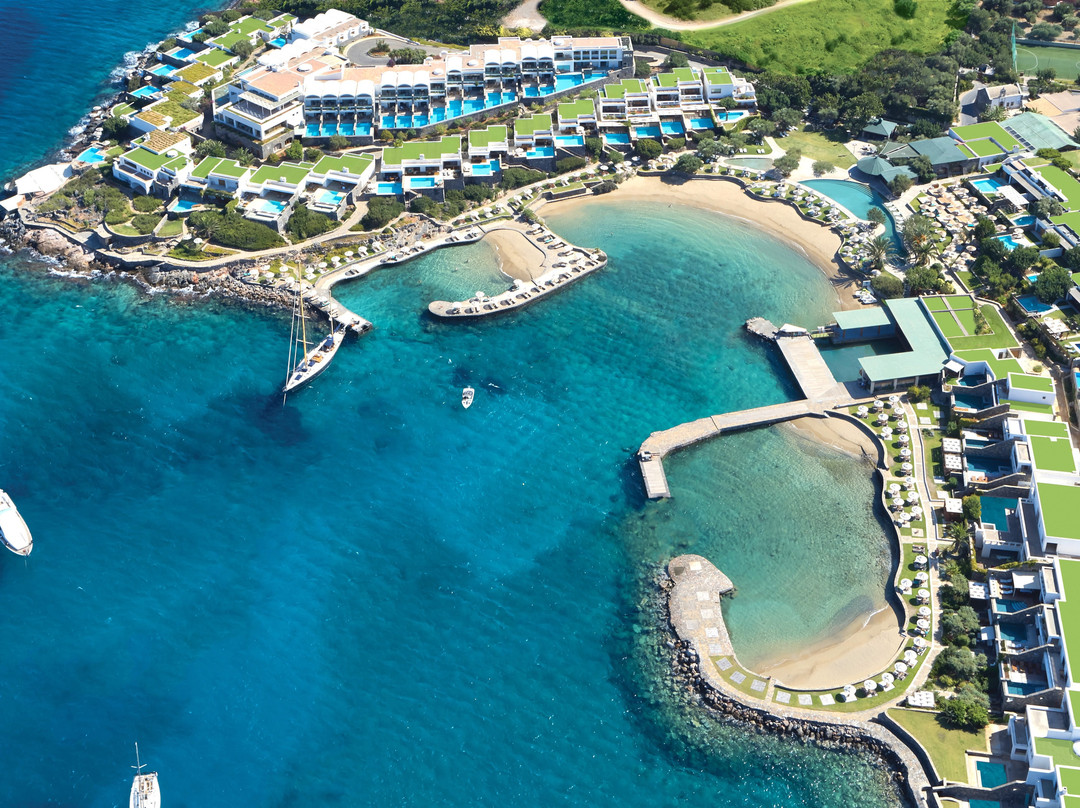 伊罗达半岛全套房酒店主图