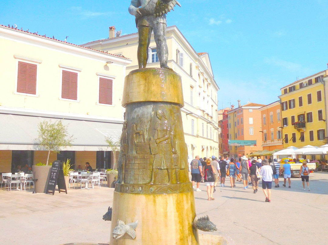 Fountain on Main Square景点图片