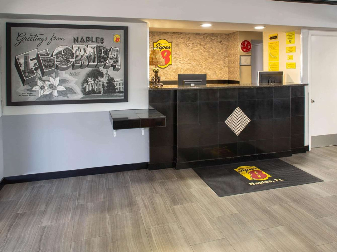 Super 8 by Wyndham Naples主图