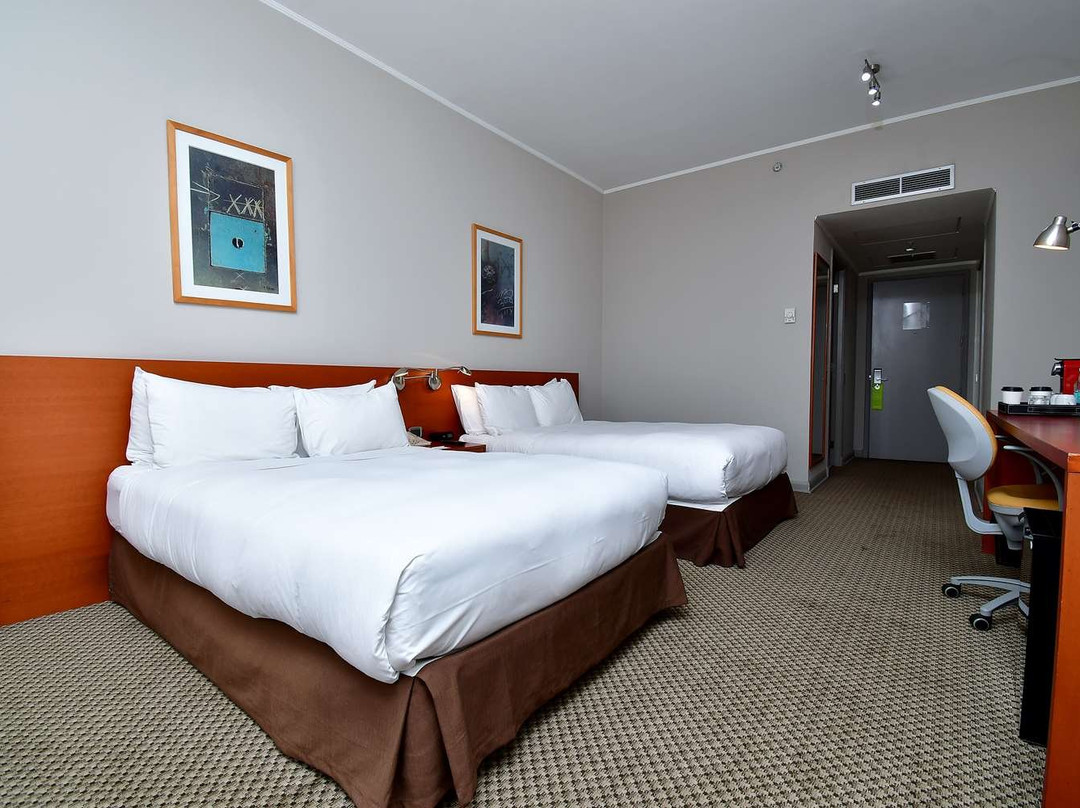 Radisson Ciudad Empresarial Santiago主图