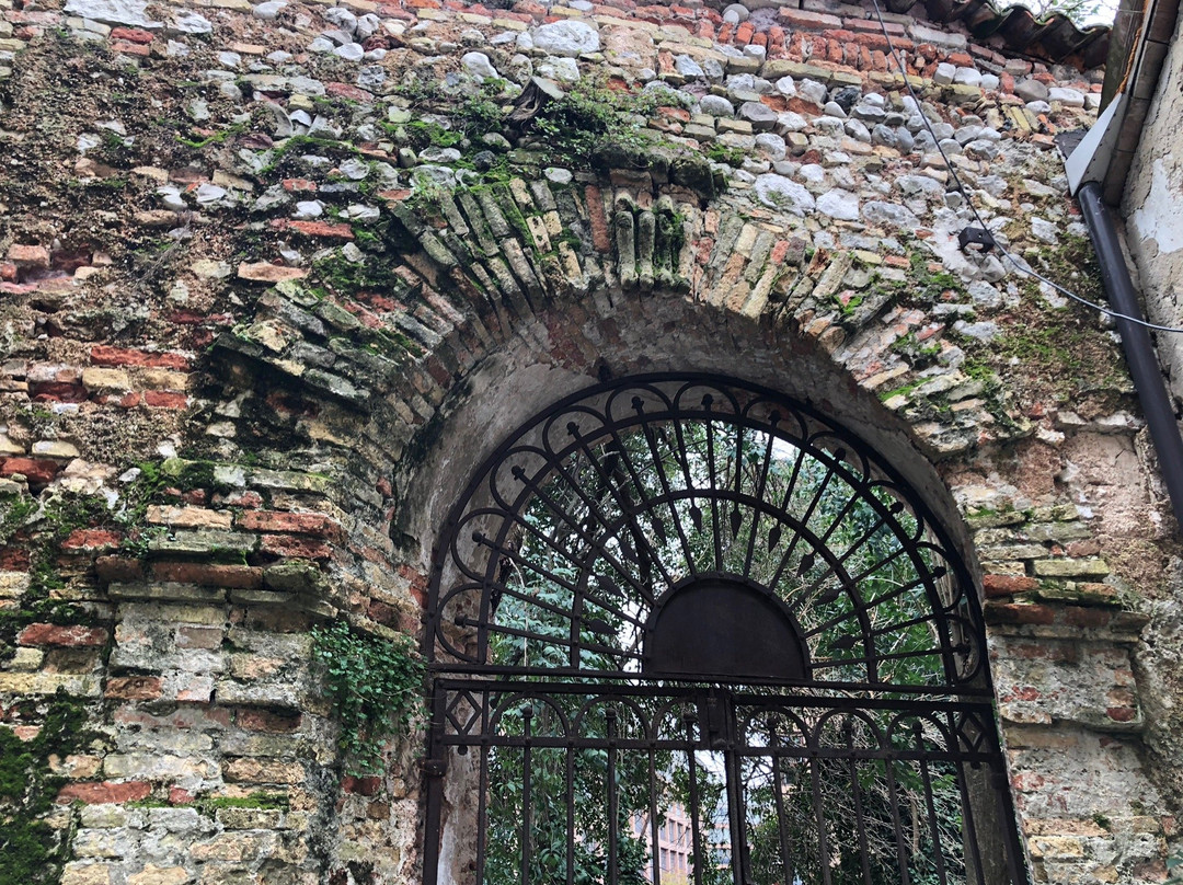 Palazzo Popaite Torriani Policreti-波代诺内必去景点