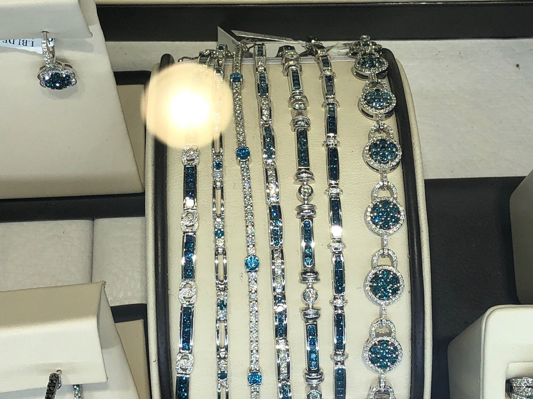 Alpha Jewelers景点图片