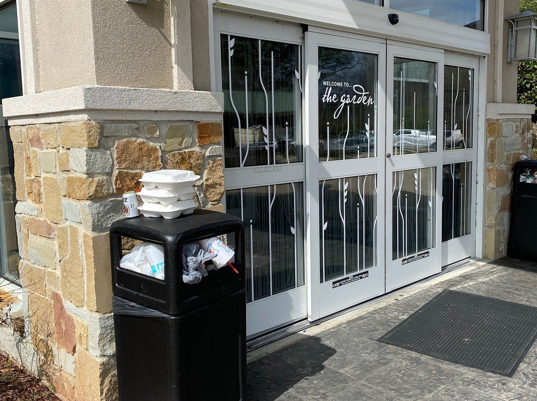 泰勒希尔顿花园酒店主图