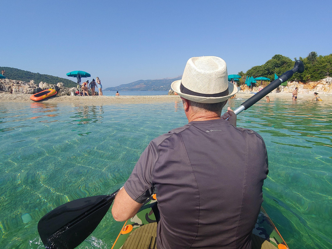 Paddleboarding in the islands-Ksamil必去景点