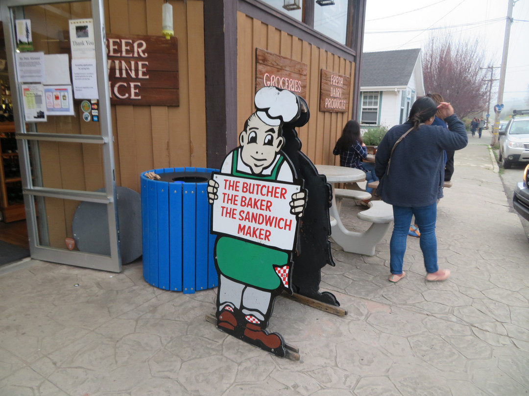 Arcangeli Grocery Company-佩斯卡德罗必去景点