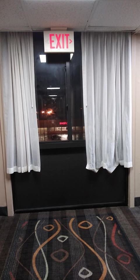 Days Hotel by Wyndham Danville Conference Center-浴室