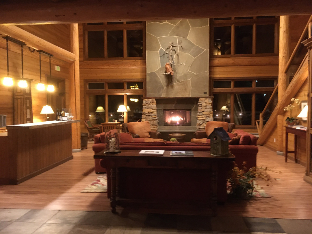 雷克戴尔三湖度假酒店主图