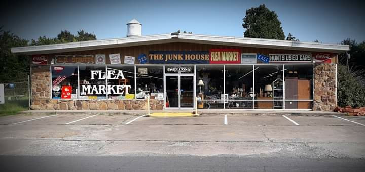 The Junk House Flea Market景点图片