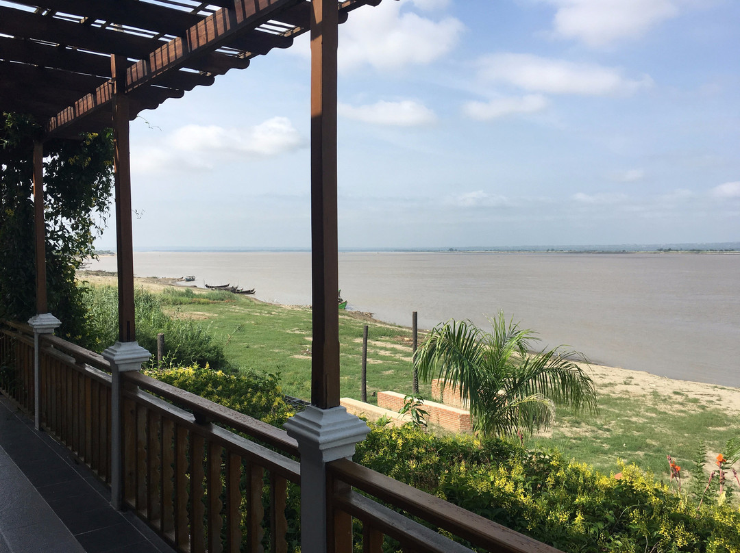 Salay River View Inn主图