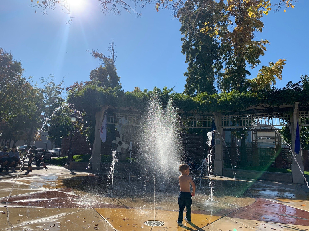 Lizzie Fountain-利佛摩必去景点