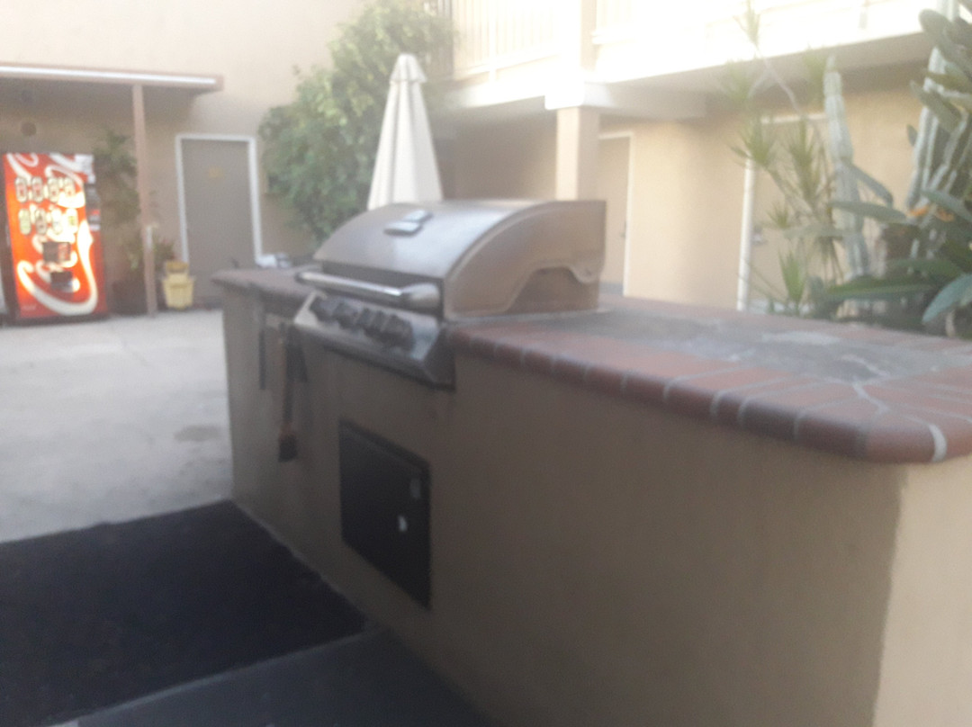 霍华德约翰逊普安那公园大酒店主图