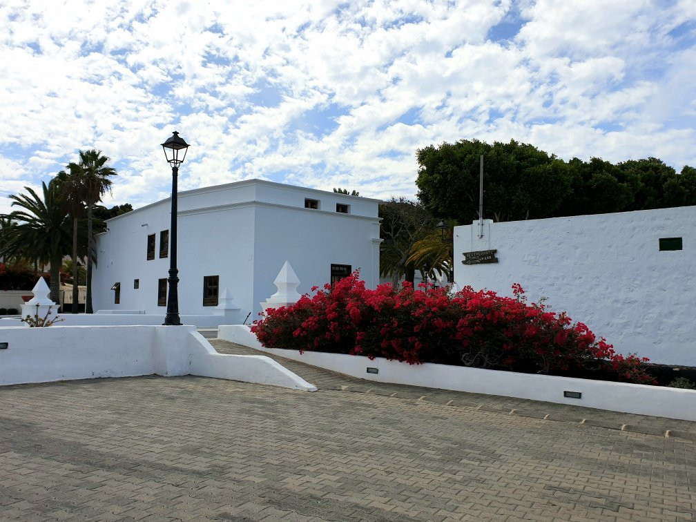 Centro de Artesania La Antigua Escuela de Yaiza-Yaiza必去景点