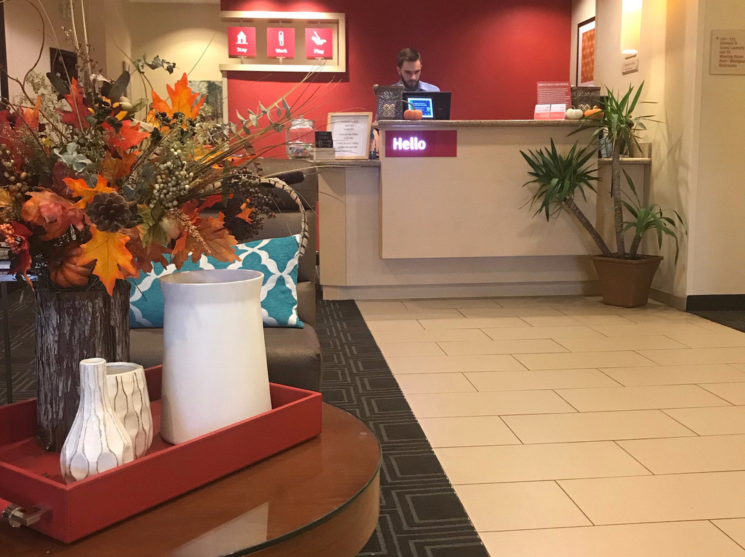 普罗沃奥瑞姆广场套房酒店主图