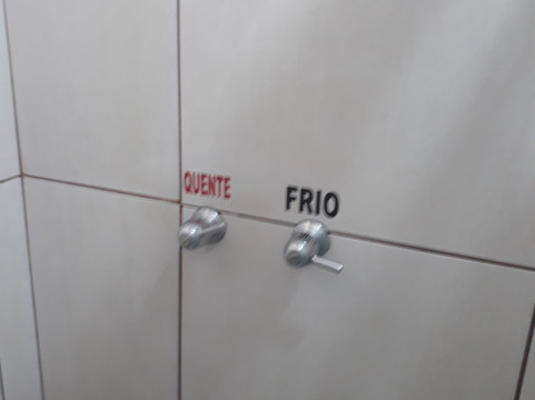 高级村庄酒店主图