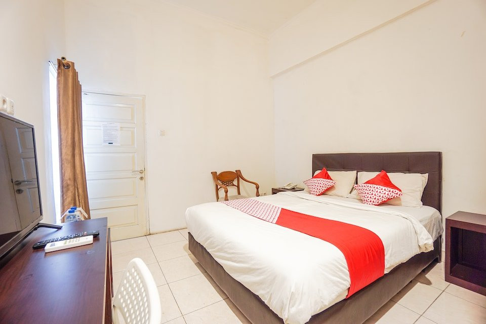 The White House Hotel主图