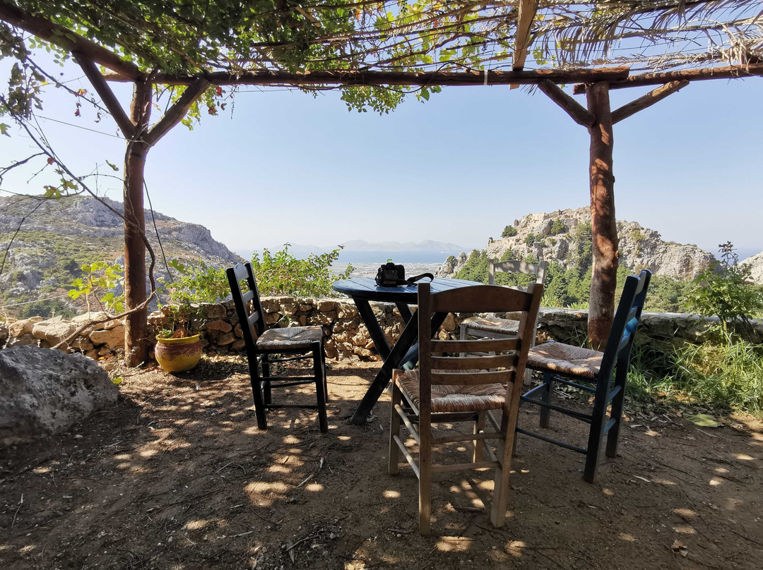 Pili餐馆和美食-Oria Tavern