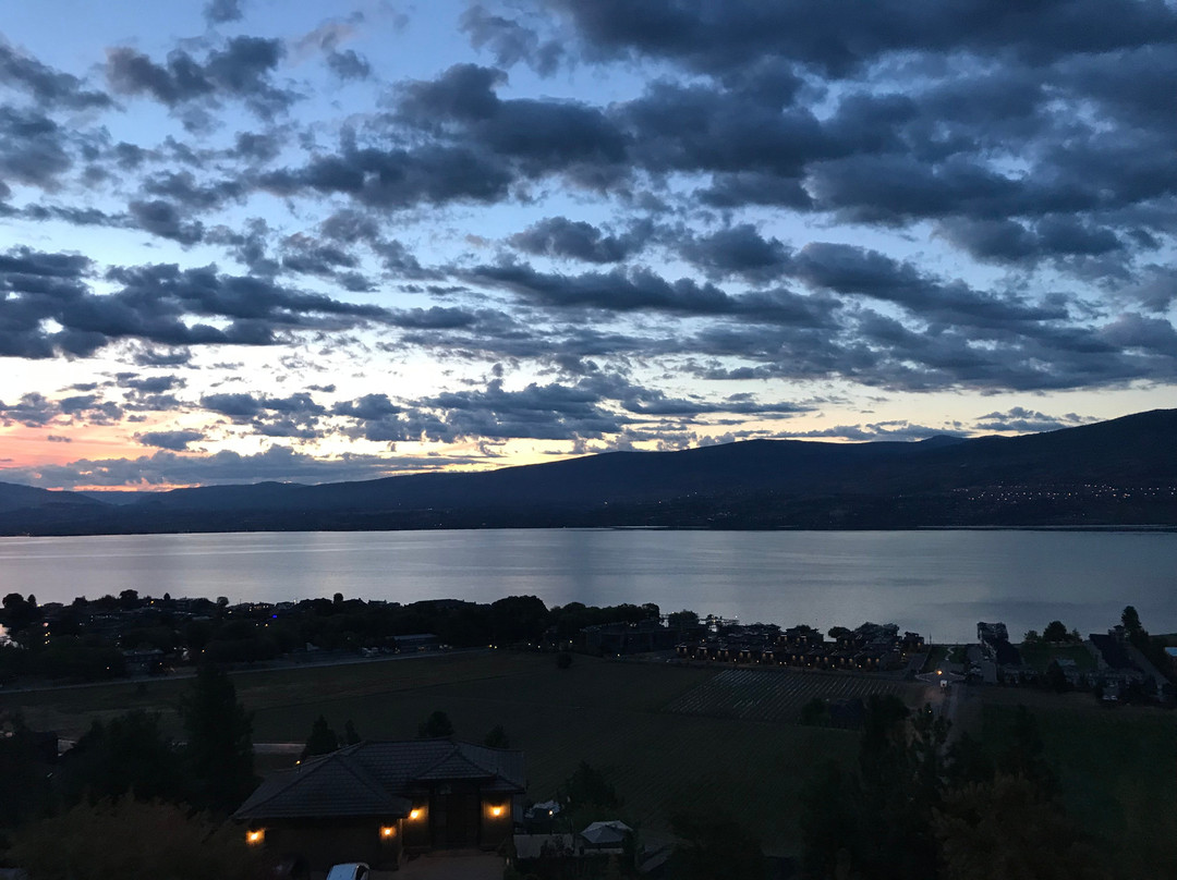 A Lakeview Heights Bed & Breakfast主图