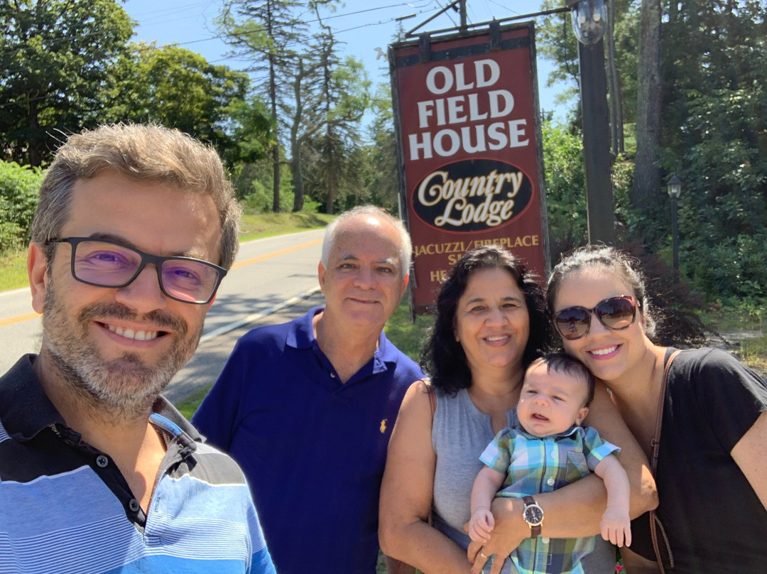 Old Field House主图