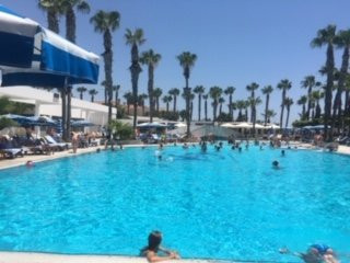 格兰德度假酒店主图