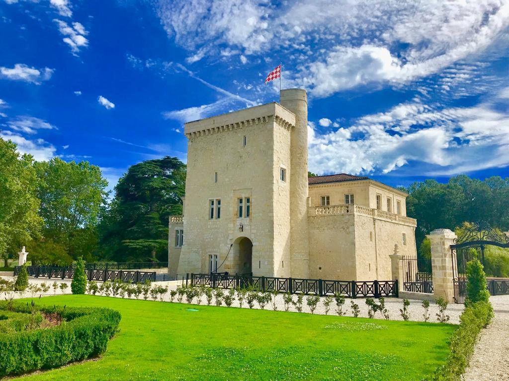 Château La Tour Carnet - Bernard Magrez主图