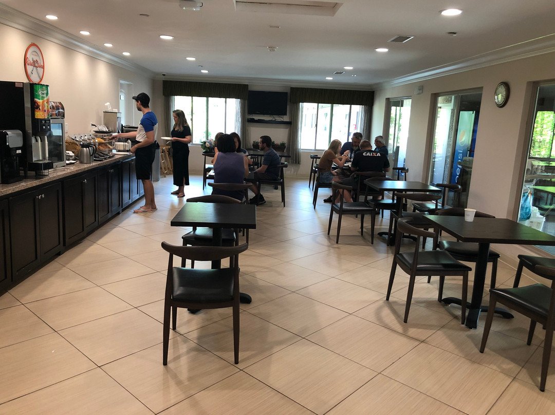 托伦斯豪生酒店主图