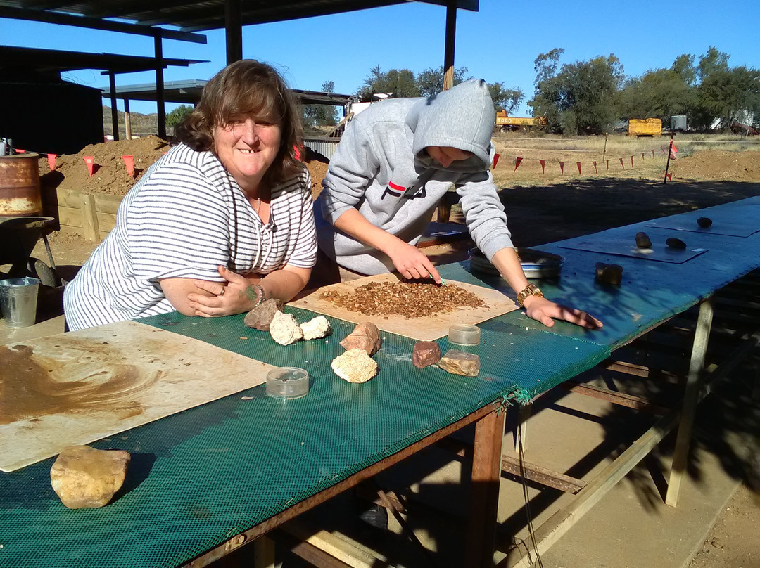 Bobby Dazzler Sapphire Mine Tours-Rubyvale必去景点