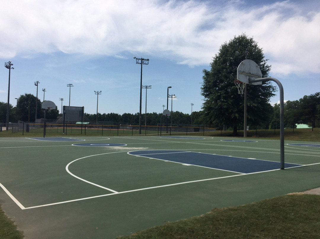Bogan Park Aquatic Center-比福德必去景点