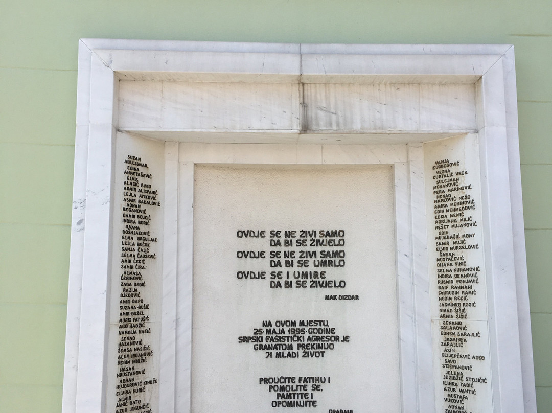 Tuzla Massacre Memorial - Kapija景点图片