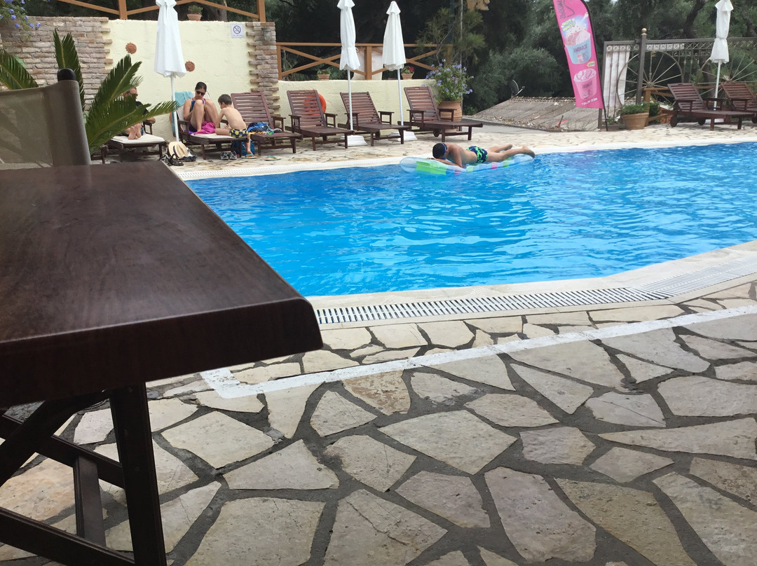 Angel's Pool Bar Apartments主图