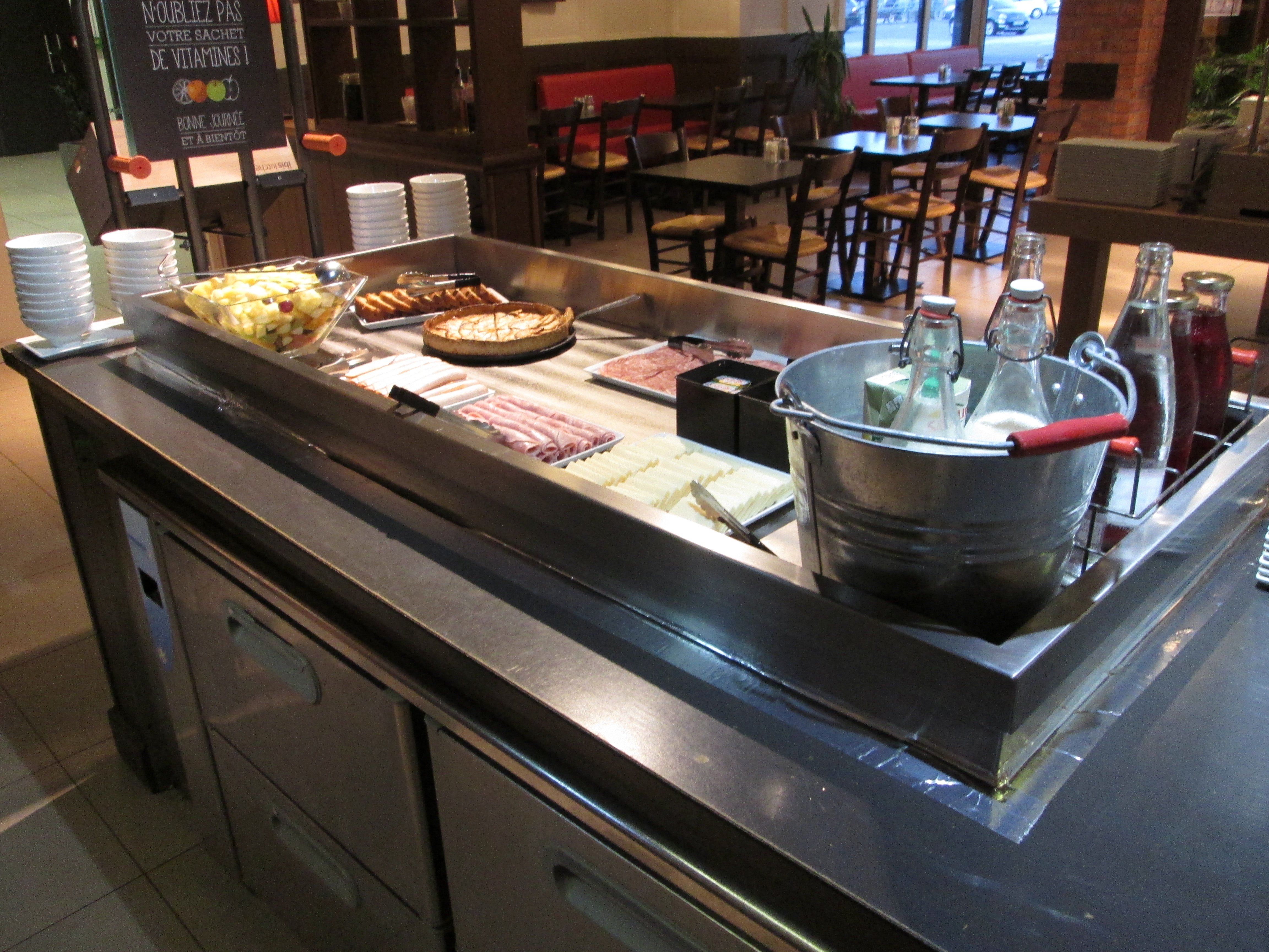 IBIS Port de plaisance-餐饮
