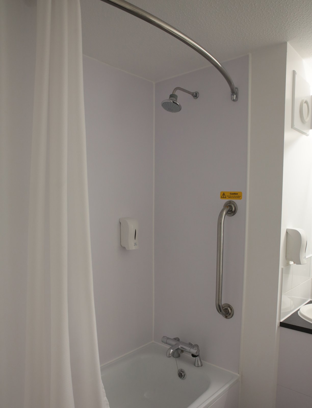 Travelodge Medway M2-浴室