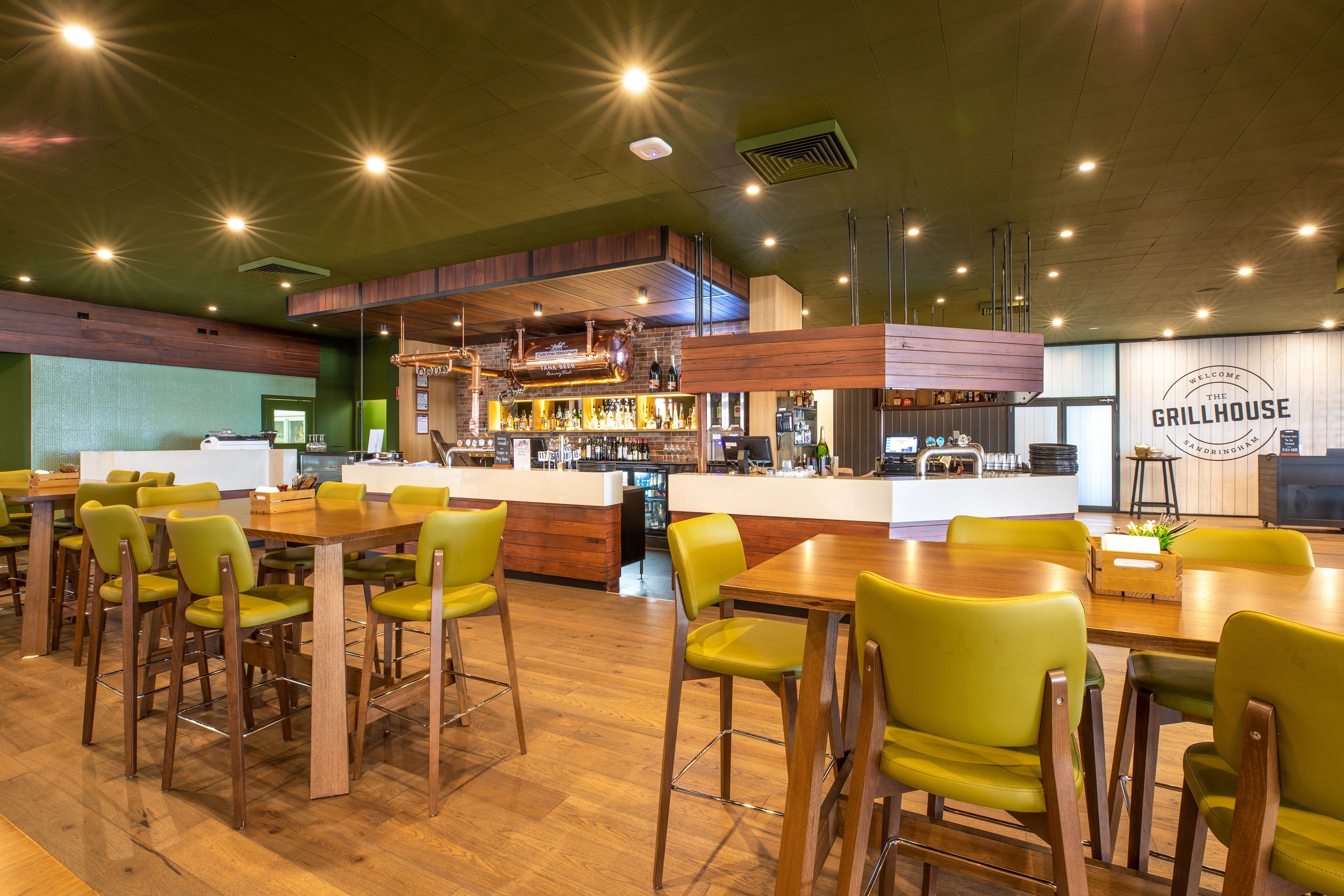 Nightcap at Sandringham Hotel-官方