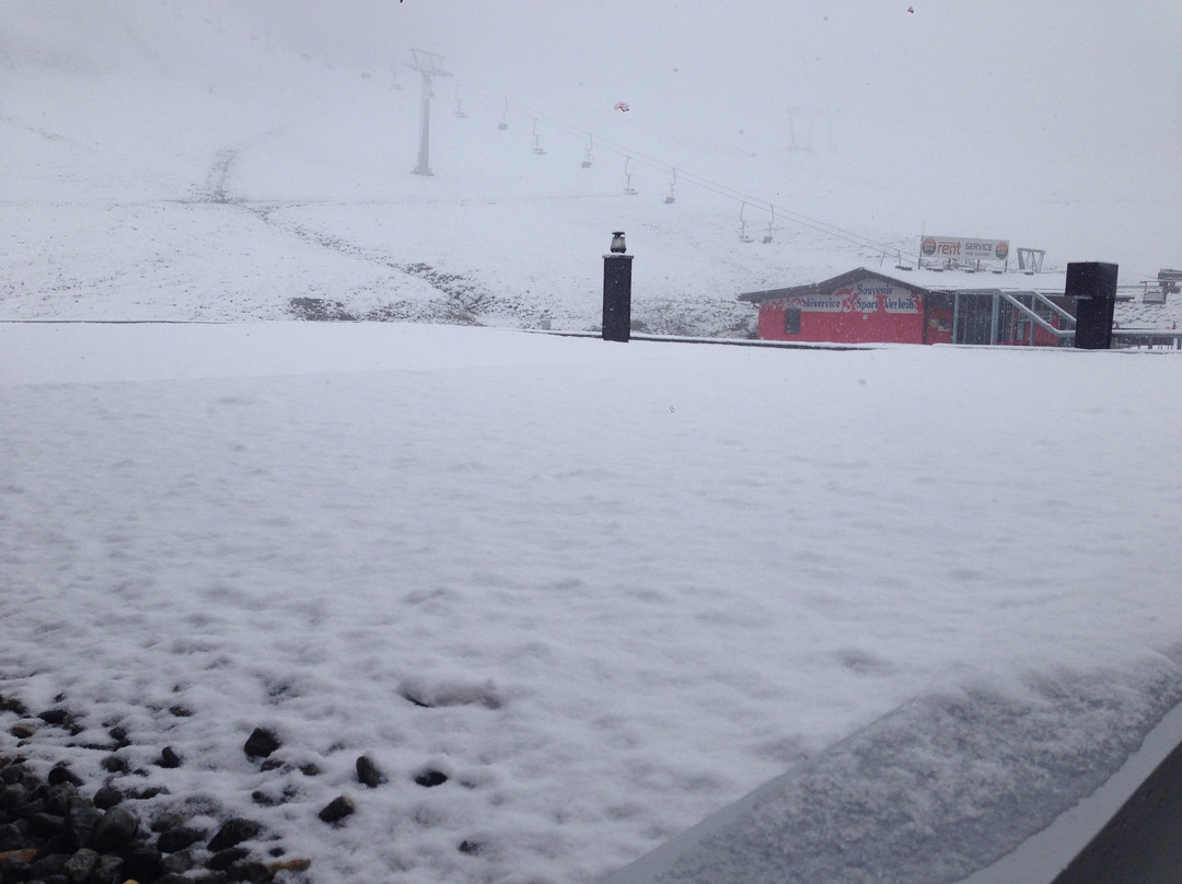 奥林匹亚酒店主图