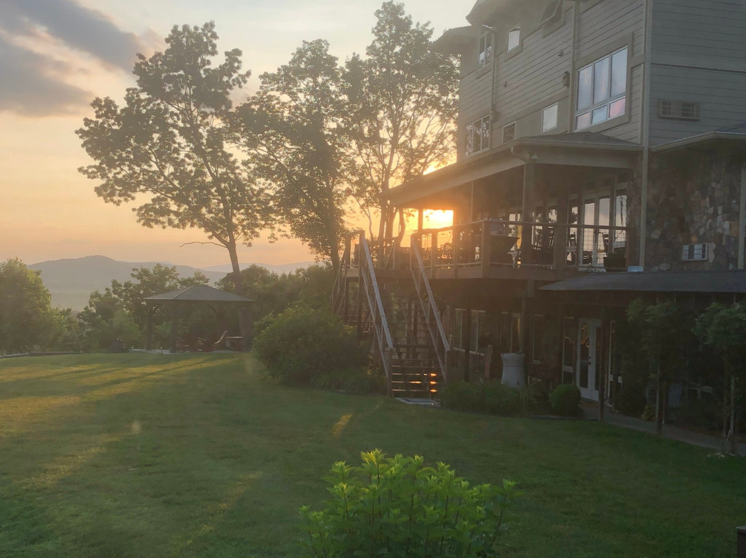 Lucille's Mountain Top Inn & Spa主图