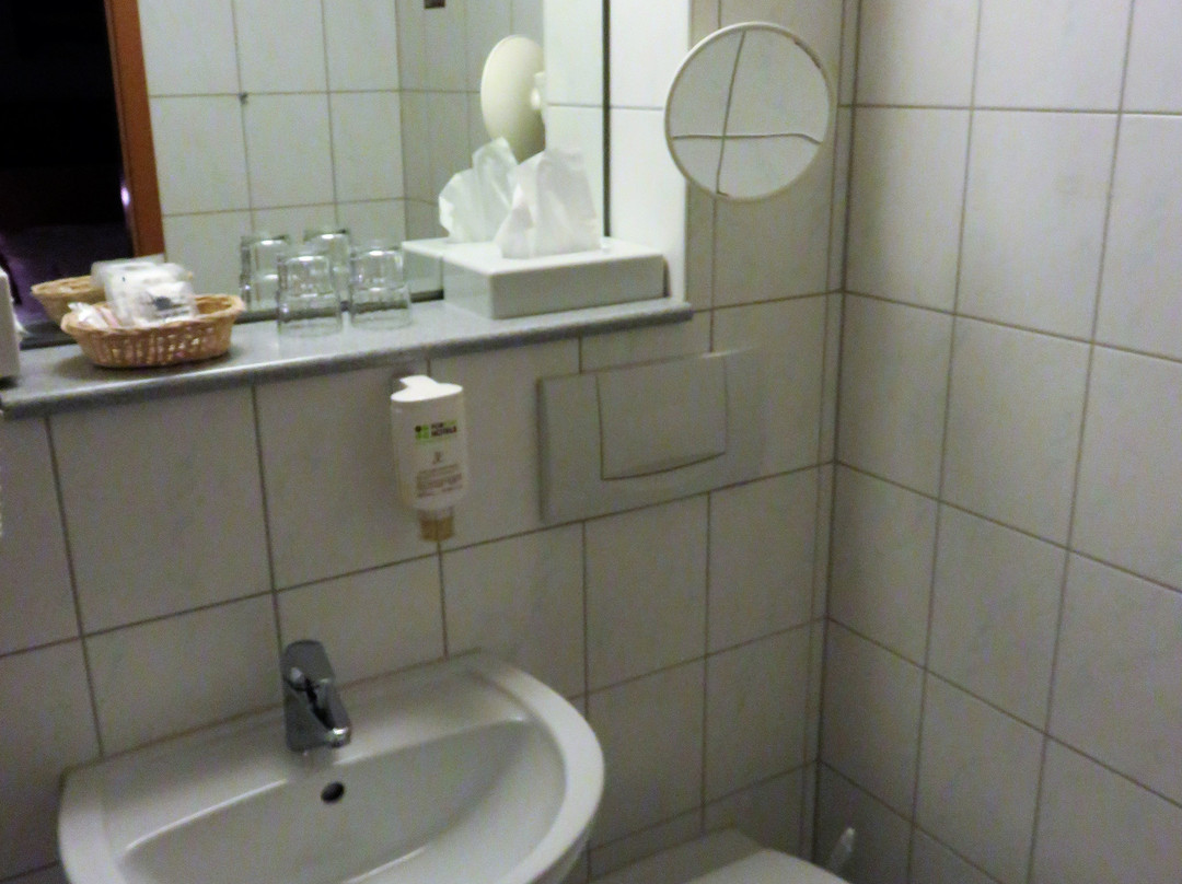 布鲁纳酒店主图