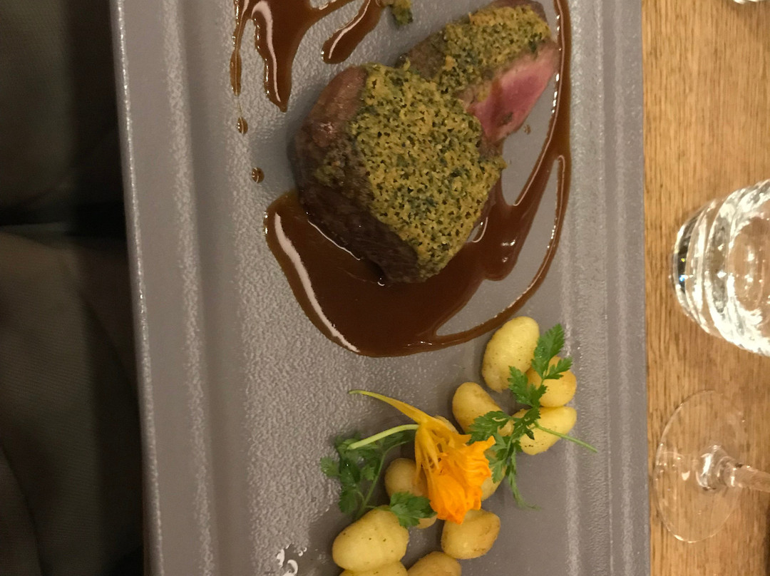 蒙大拿套房酒店主图