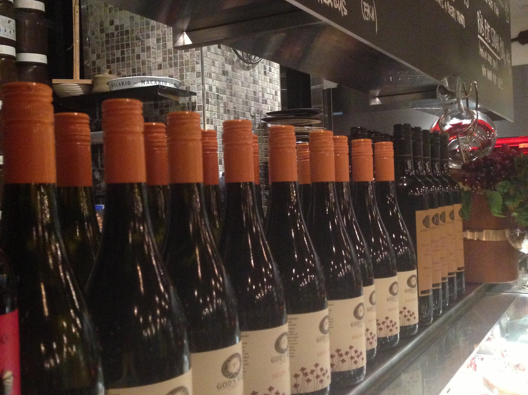 God's Hill Wines & Ennia Cucina景点图片