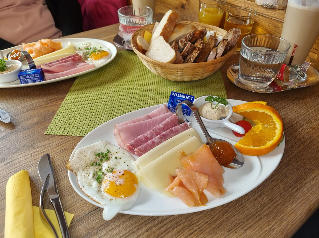 Filos Weinbar & Cafe