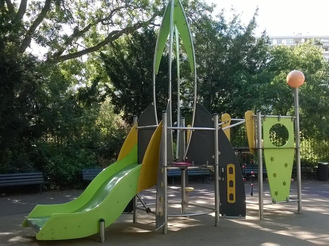 Parc de la Planchette-勒瓦卢瓦-佩雷必去景点
