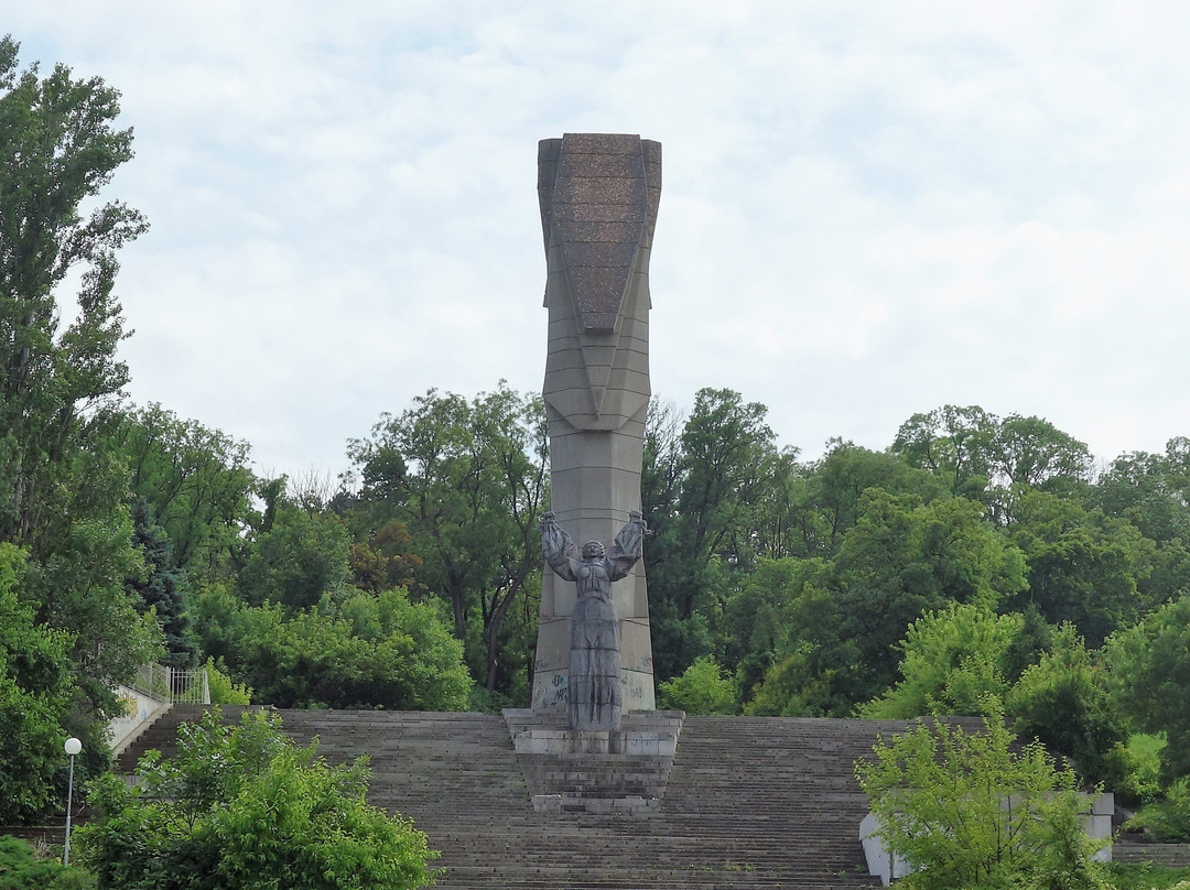 Monument Mother Bulgaria景点图片