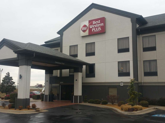 贝斯特韦斯特普勒斯米德韦斯特城旅馆&套房酒店主图