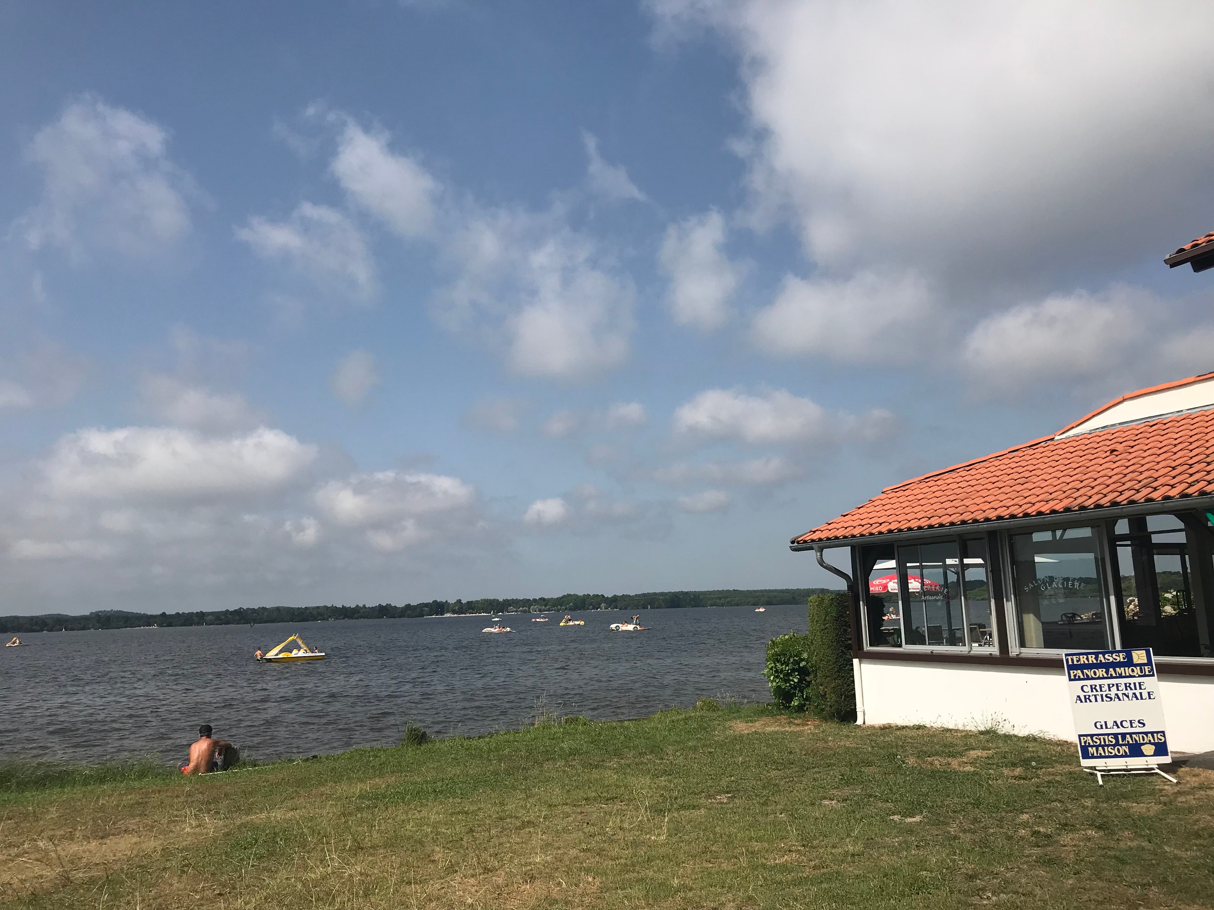 Les Rives du Lac de Léon-官方