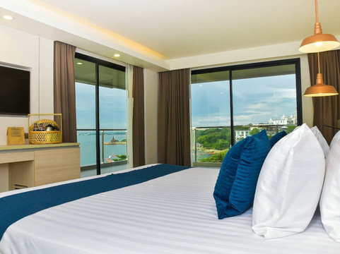 芭堤雅金色郁金香海滩度假酒店主图