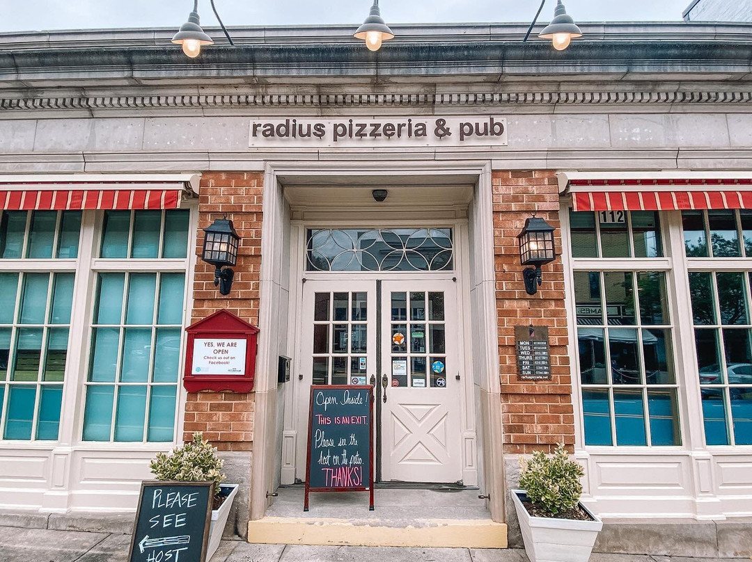 Cedar Grove餐馆和美食-Radius Pizzeria & Pub