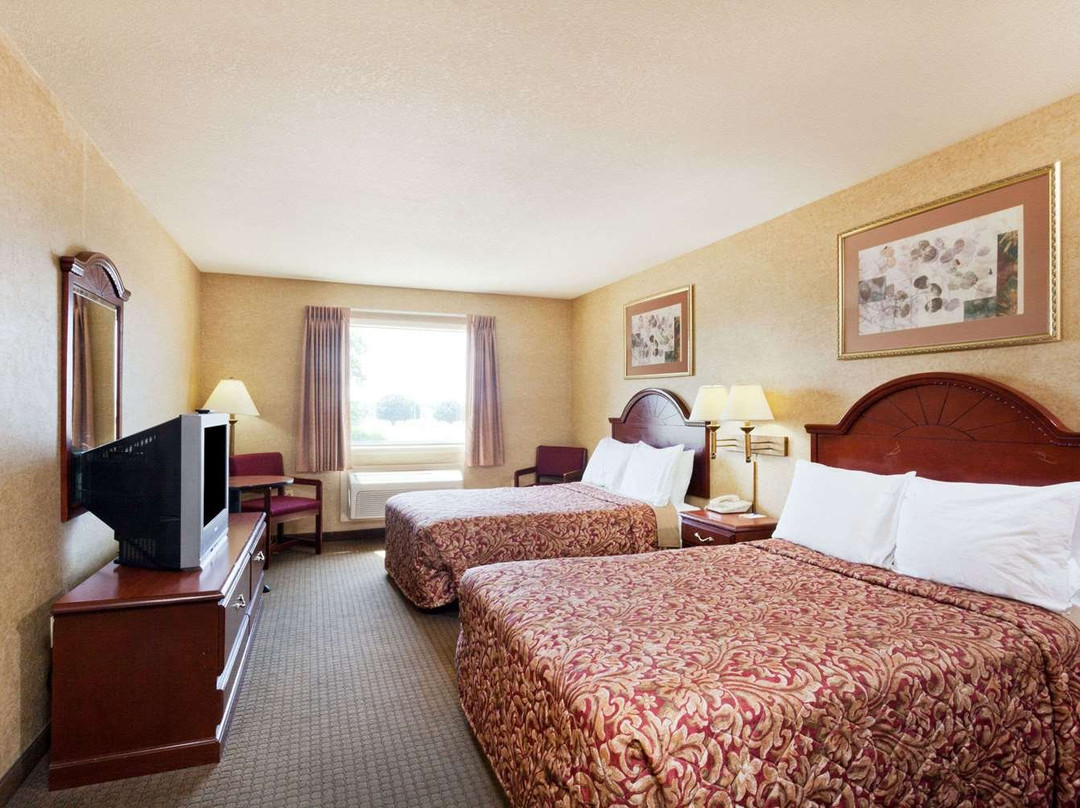 Days Inn & Suites by Wyndham Wynne主图