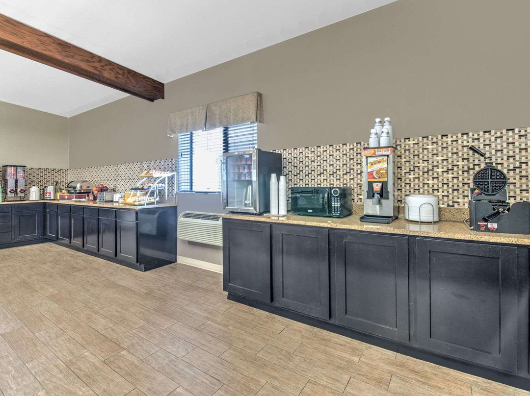 Days Inn by Wyndham Watertown主图