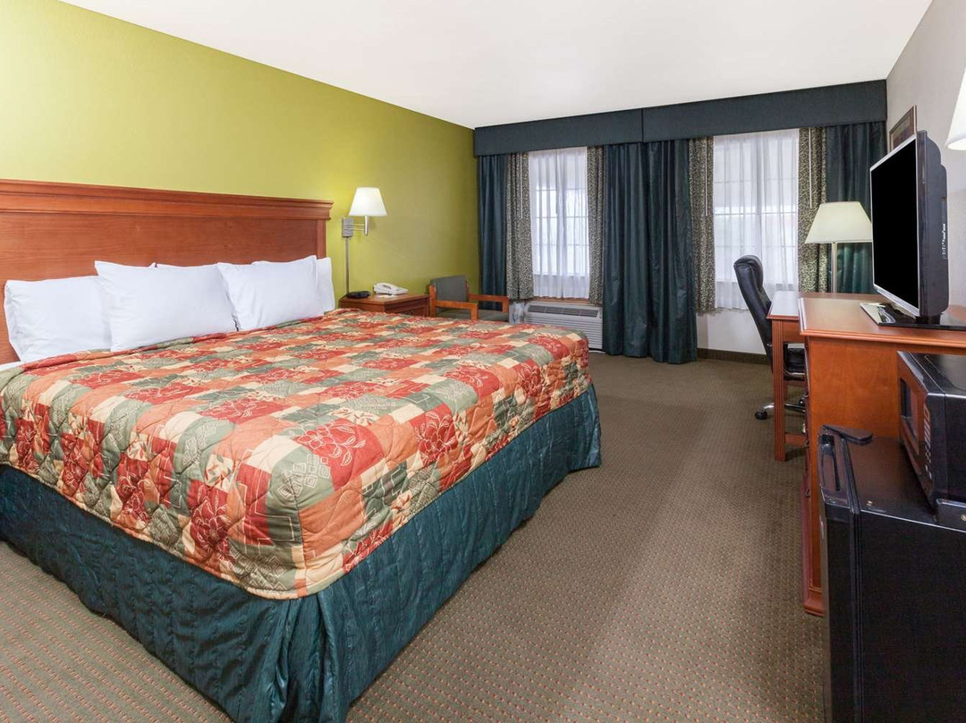 Days Inn by Wyndham Shawnee主图