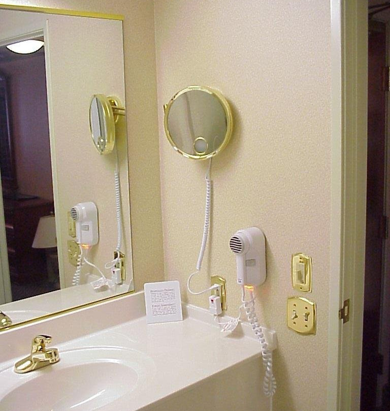 The Plaza Hotel & Suites主图